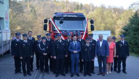 Uroczyste przekazanie nowego samochodu strażackiego dla jednostki OSP Krzeszów