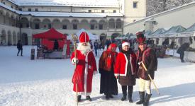 Jarmark Bożonarodzeniowy na zamkowym dziedzińcu