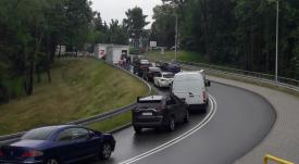 W piątek suski punkt pobrań Drive-Thru przeżywał oblężenie