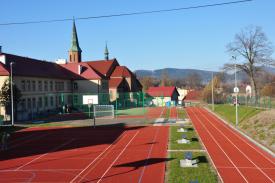 Przy Szkole Podstawowej nr 3 w Stryszawie Górnej zmodernizowane zostanie boisko sportowe 