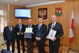 Nowoczesny kompleks sportowy w Suchej Beskidzkiej zdobywa uznanie w regionie.