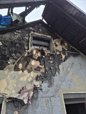 Pożar w Stroniu zabrał dach nad głową sześciu osobom. Apel o pomoc dla pogorzelców.