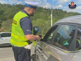 Młodzi kierujący nadal przekraczają prędkość i tracą swoje prawa jazdy.