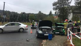 Wypadek w Krzeszowie. Dwie osoby ranne