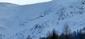 Pęknięcie pokrywy śnieżnej w masywie Babiej Góry.
