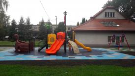 Zmodernizowano plac zabaw przy Miejskiej Świetlicy Profilaktycznej w Suchej Beskidzkiej